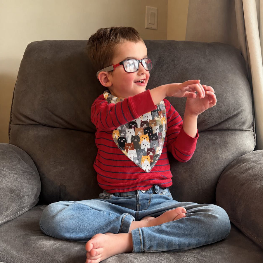 Enfant portant un produit