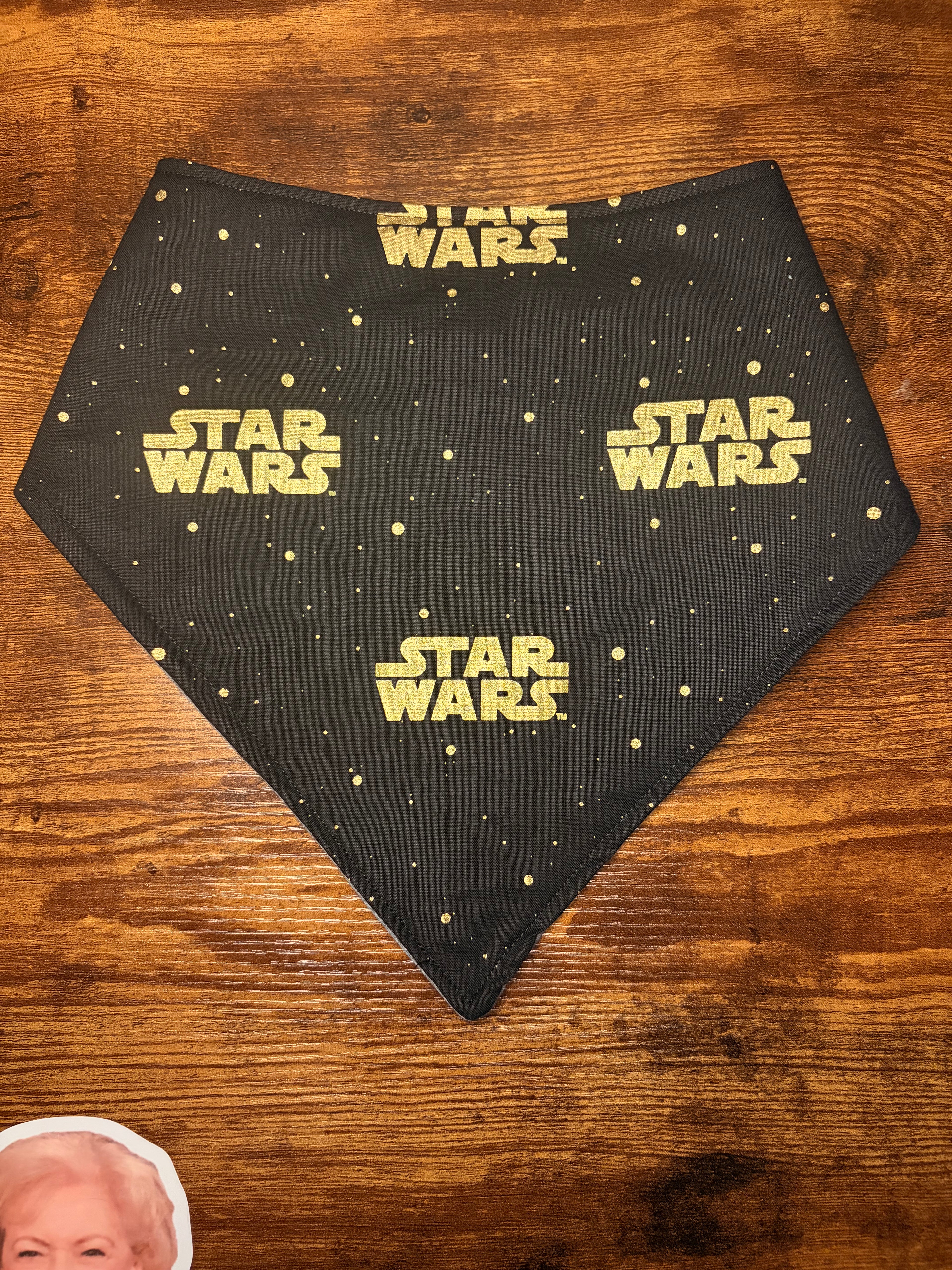 Bavoir adapté | Star Wars noir et or | Prêt à partir